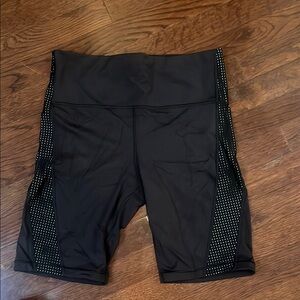 Athleta size Medium Black HIIT IT 9” bike short